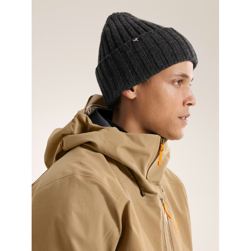 Arc'teryx Chunky Ribbed Toque beanie in Black Heather worn by model in profile view