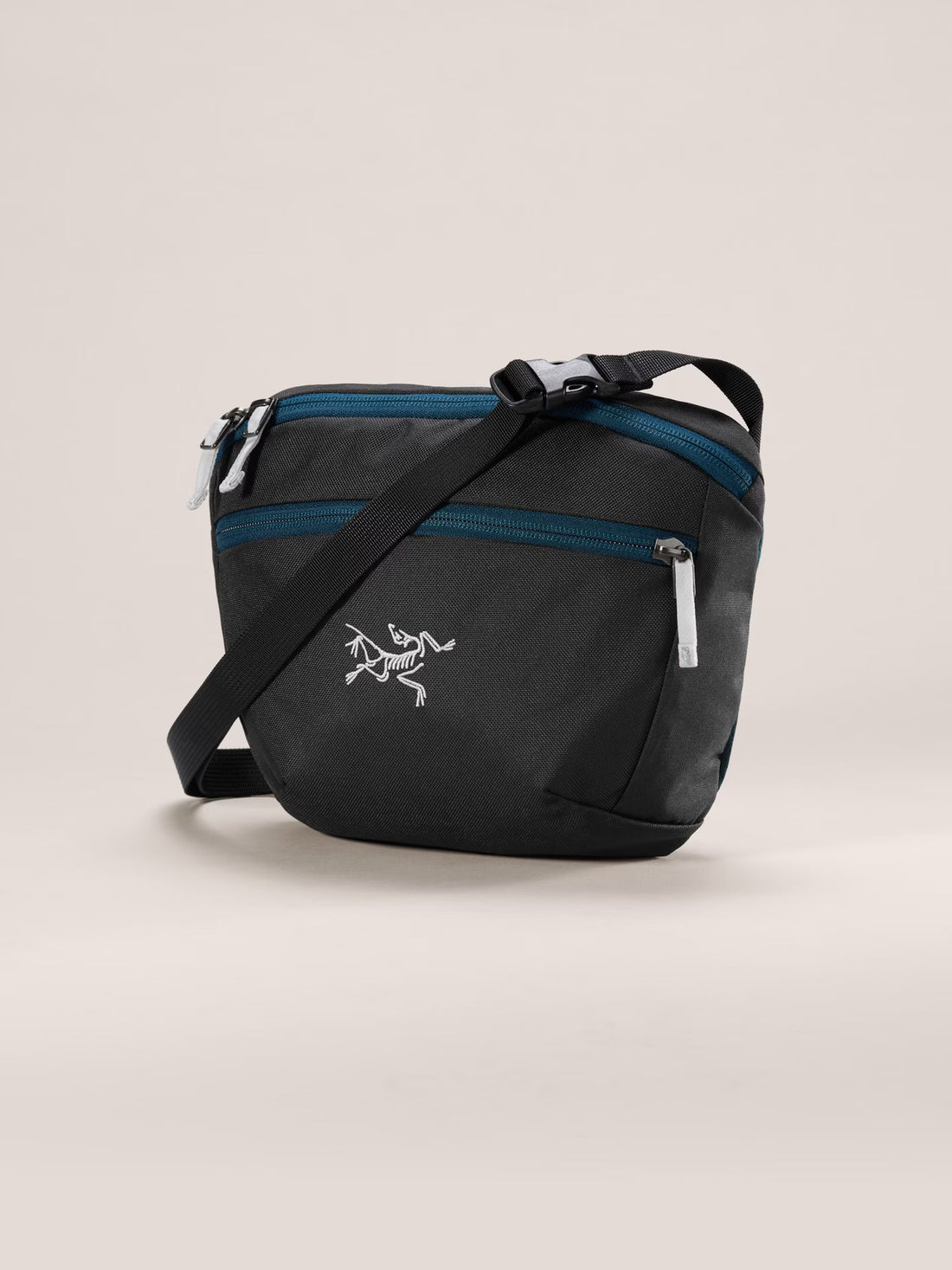 Arc'Teryx Mantis 2 Waistpack: Versatile Accessory for Travel Arc'Teryx Mantis 2 Waistpack: Versatile Accessory for Travel