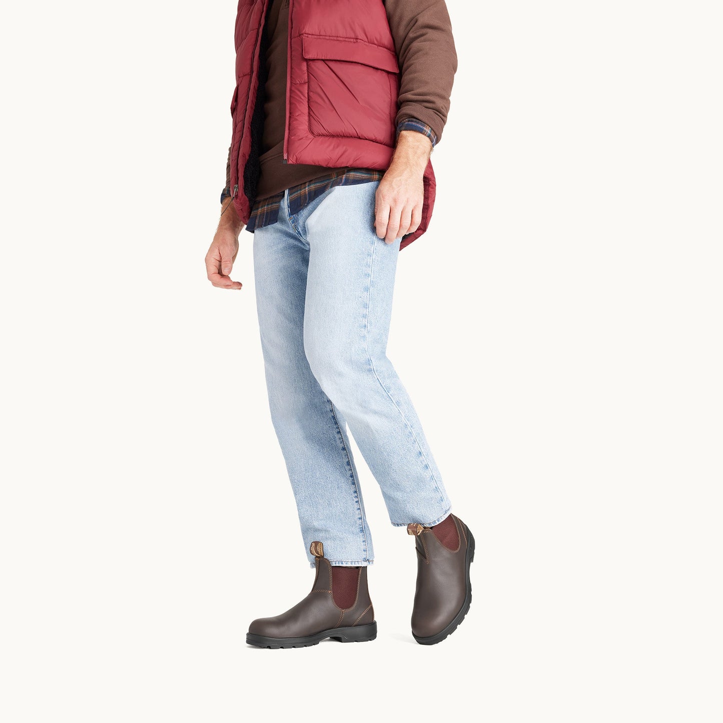 Blundstone #550 Classic Series Chelsea boot in walnut brown leather with elastic side panels
