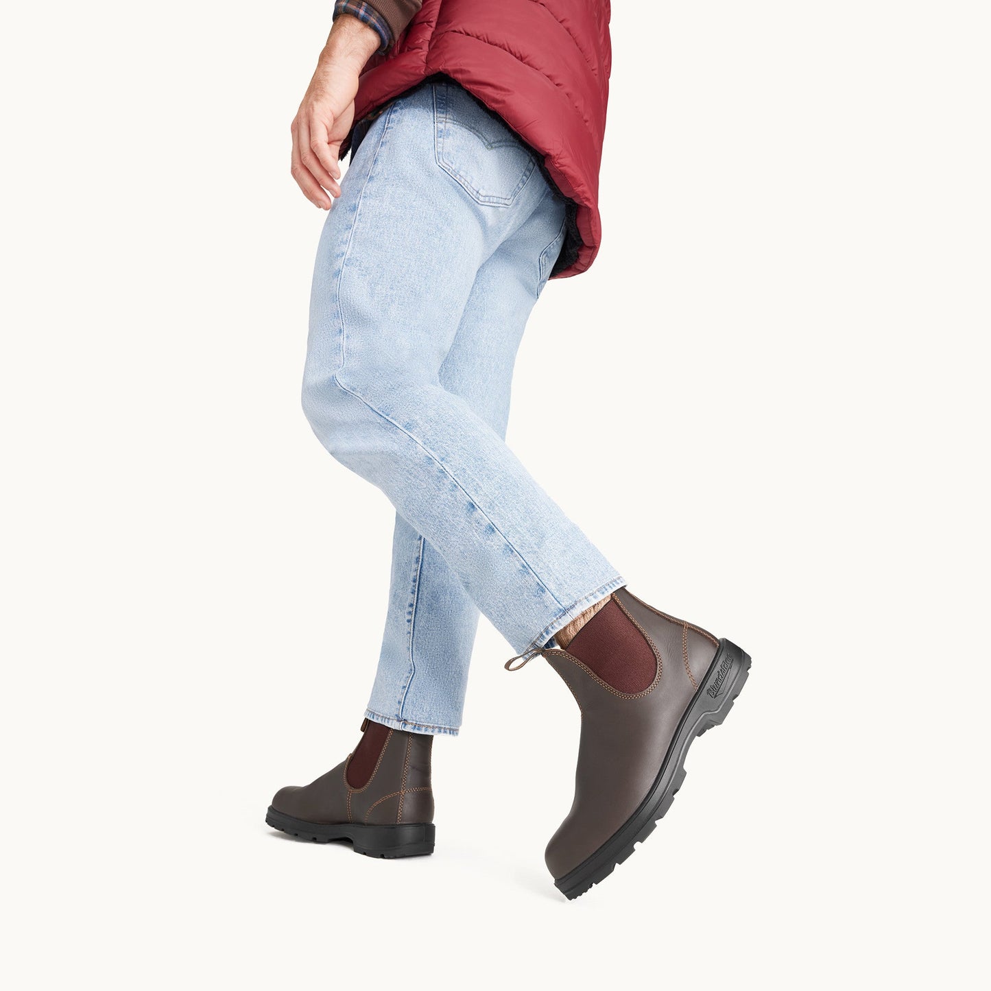 Blundstone 550 Classic Chelsea boot in walnut brown leather with elastic sides